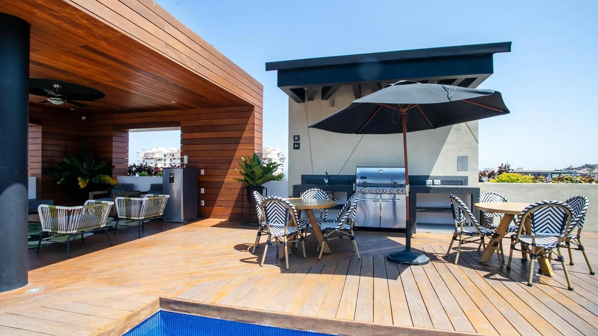 Tatil Evi Pavilion Condo - 2 Pools, 2 Hot Tubs, Gym, Bbq Puerto Vallarta